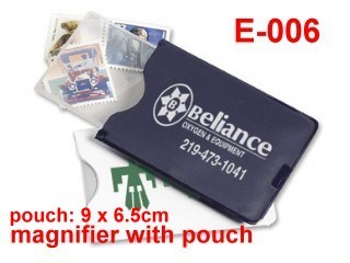 Card magnifier in PVC sheath bag, with stopper in opening, easy to carry and store.