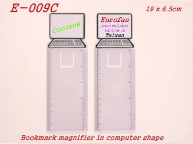 Wonderful bookmark in computer shape with magnifier and ruler scale for daily usage. The white block is reserved for client’s logo printing. [育勝企業有限公司]