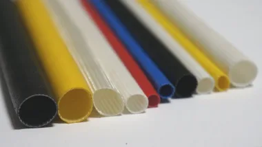  玻璃纖維矽膠套管具有較高之電器絕緣性，且對耐熱性，耐蝕性、抗老化性及散熱性均有極佳之特性；又具有優良之柔軟性及彈性。