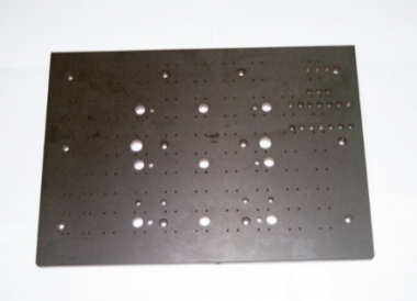 不鏽鋼(白鐵):  無磁力材質平面研磨和成型研磨。