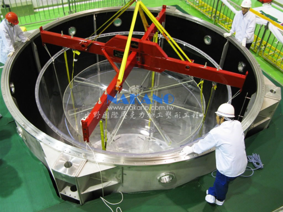 This landscape fish pond is a special thick plate acrylic board that cuts the front view of the RC structure of the water tank into the water tank. Sc[中野國際有限公司]