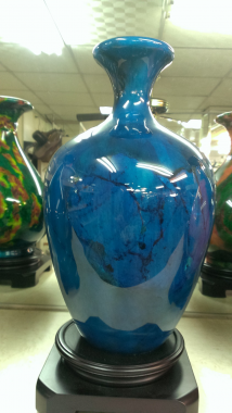 藍色系的七彩玉石,呈現出普魯士藍.土耳其藍.如同池水般的寧靜色系,每個呈現藍色系的寶瓶是可遇不可求的